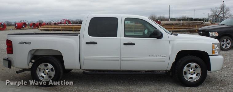 image for item L4637 2010 Chevrolet Silverado 1500 Crew Cab pickup truck