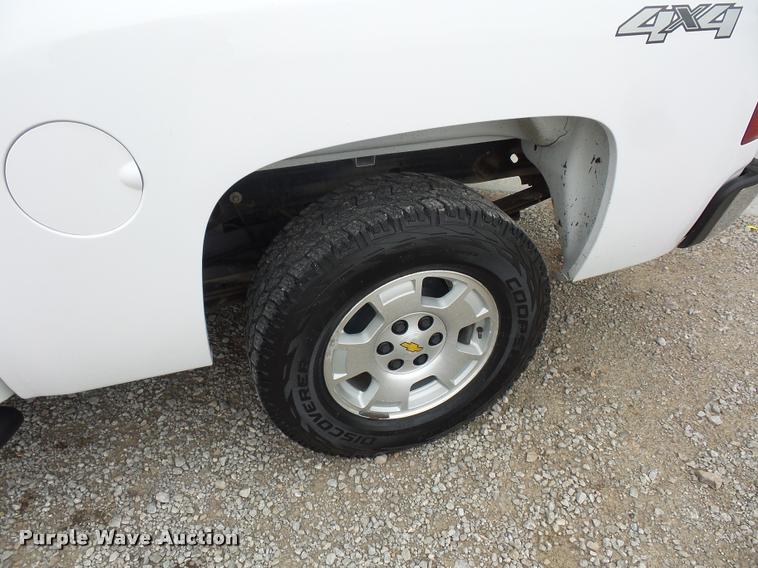 image for item L4637 2010 Chevrolet Silverado 1500 Crew Cab pickup truck