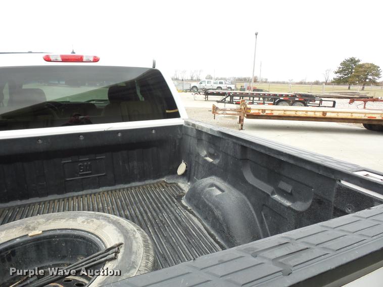 image for item L4637 2010 Chevrolet Silverado 1500 Crew Cab pickup truck