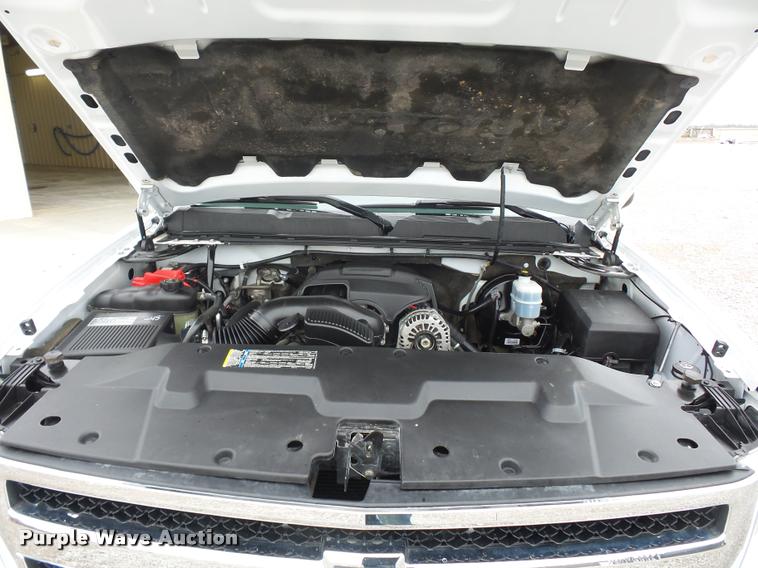 image for item L4637 2010 Chevrolet Silverado 1500 Crew Cab pickup truck