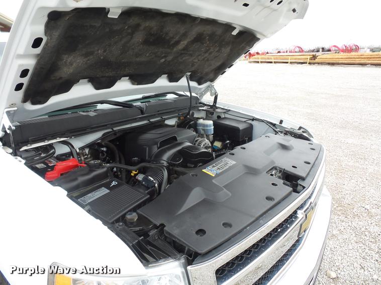 image for item L4637 2010 Chevrolet Silverado 1500 Crew Cab pickup truck