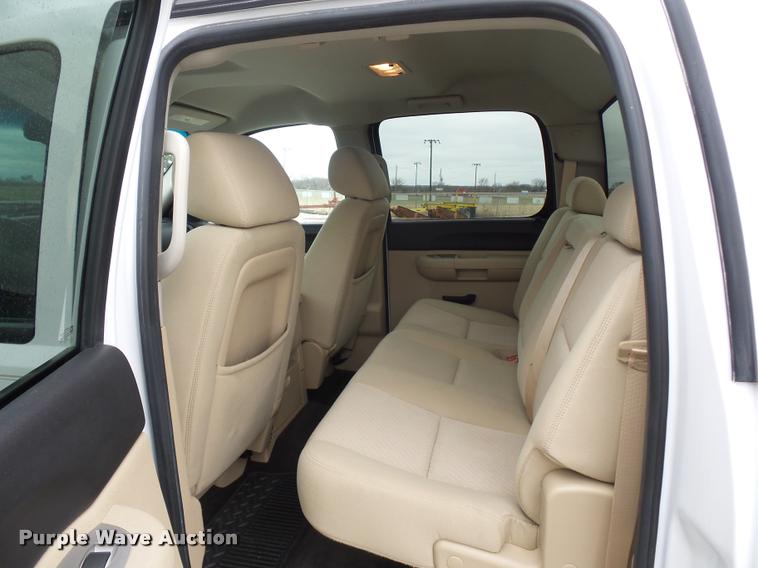 image for item L4637 2010 Chevrolet Silverado 1500 Crew Cab pickup truck