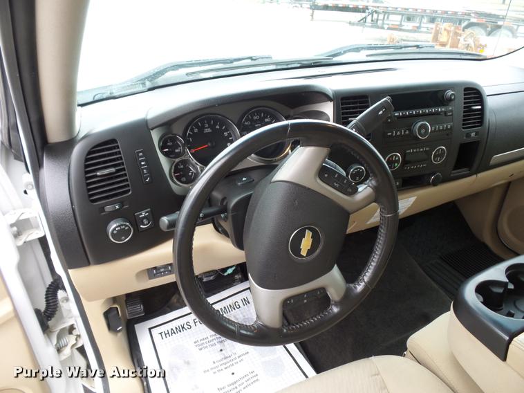 image for item L4637 2010 Chevrolet Silverado 1500 Crew Cab pickup truck