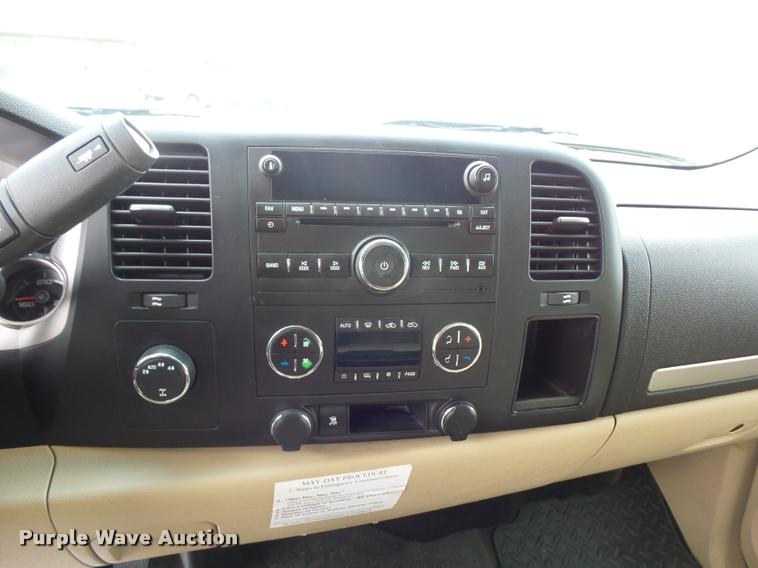 image for item L4637 2010 Chevrolet Silverado 1500 Crew Cab pickup truck