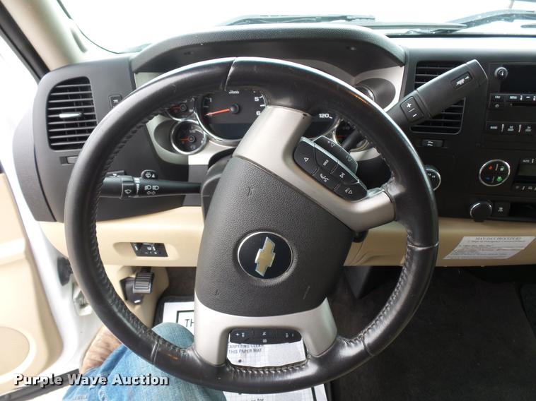 image for item L4637 2010 Chevrolet Silverado 1500 Crew Cab pickup truck