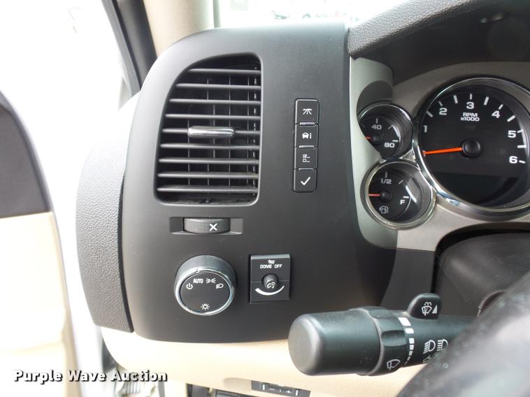 image for item L4637 2010 Chevrolet Silverado 1500 Crew Cab pickup truck