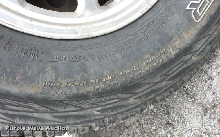 image for item L4640 2004 Chevrolet Silverado 2500HD Ext. Cab pickup truck