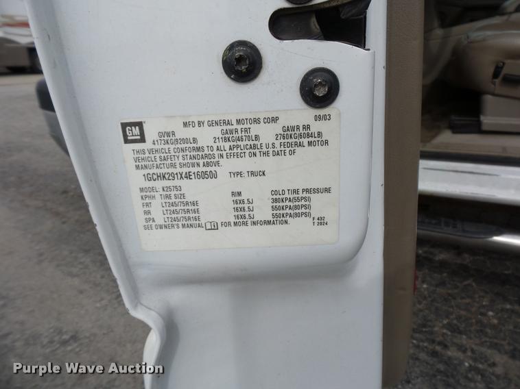 image for item L4640 2004 Chevrolet Silverado 2500HD Ext. Cab pickup truck