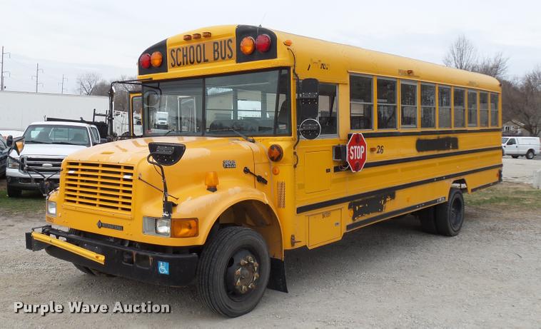 image for item L4641 2000 International 3800 school bus