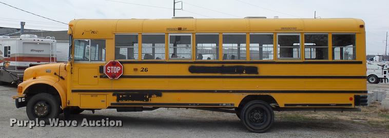 image for item L4641 2000 International 3800 school bus
