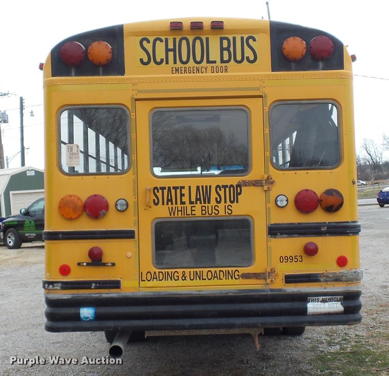 image for item L4641 2000 International 3800 school bus