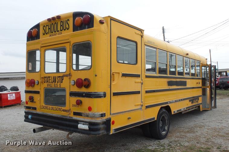 image for item L4641 2000 International 3800 school bus