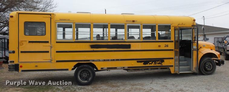 image for item L4641 2000 International 3800 school bus