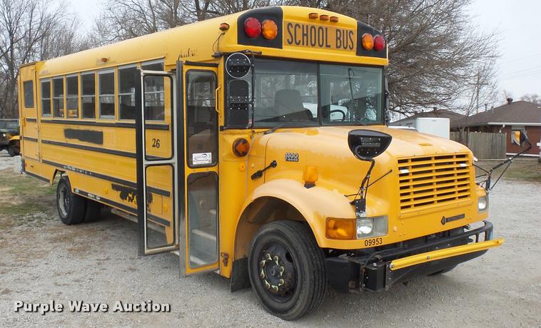 image for item L4641 2000 International 3800 school bus