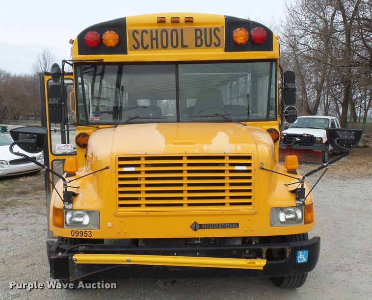 image for item L4641 2000 International 3800 school bus