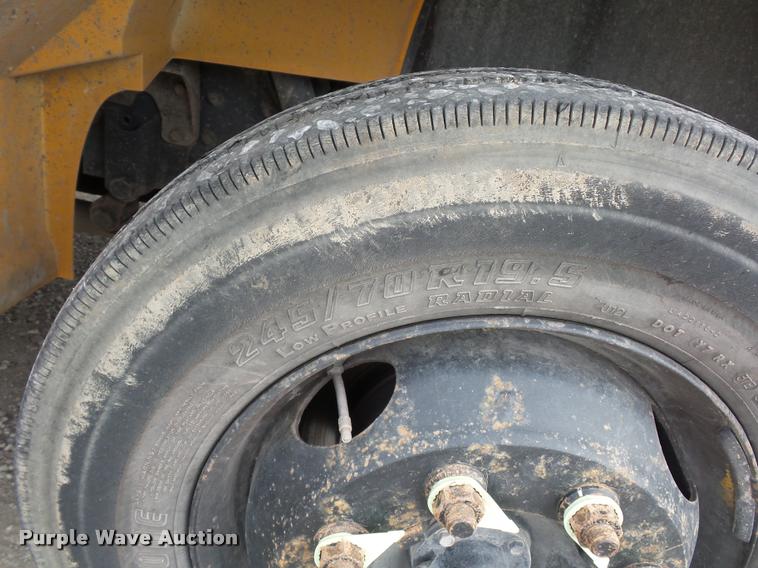 image for item L4641 2000 International 3800 school bus