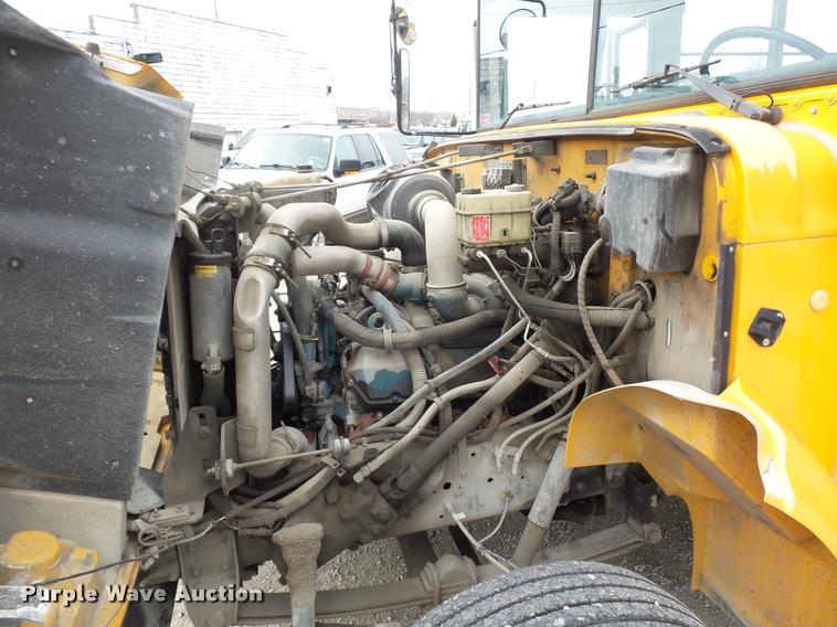 image for item L4641 2000 International 3800 school bus