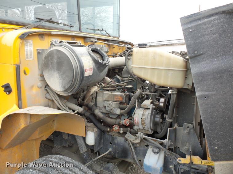 image for item L4641 2000 International 3800 school bus