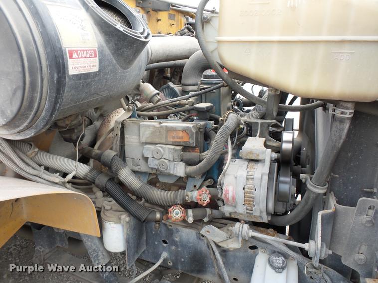 image for item L4641 2000 International 3800 school bus