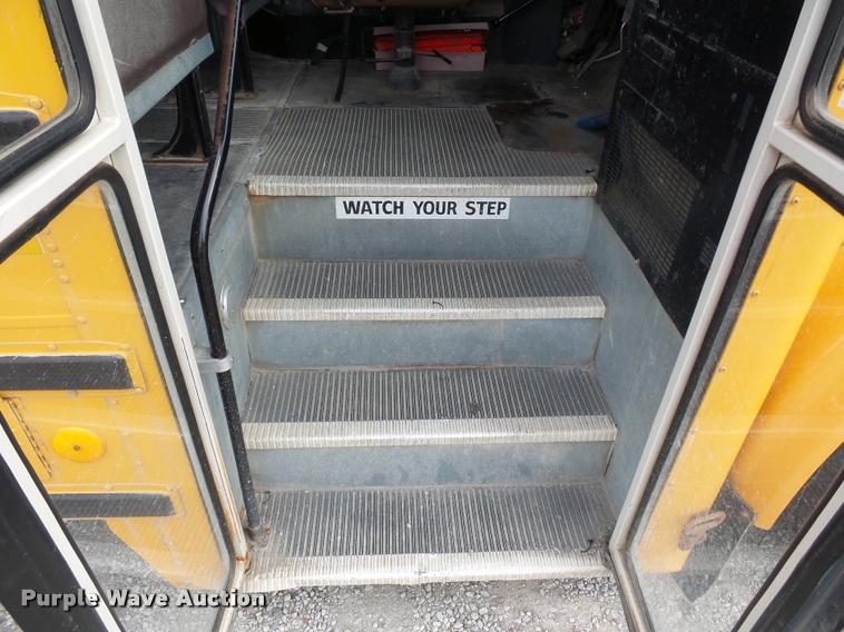 image for item L4641 2000 International 3800 school bus