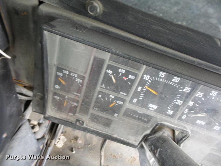 image for item L4641 2000 International 3800 school bus