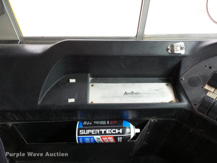 image for item L4641 2000 International 3800 school bus