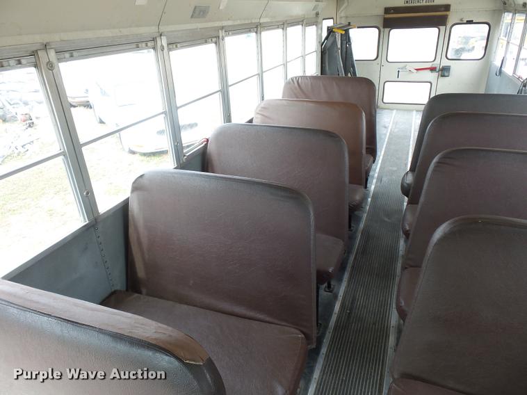 image for item L4641 2000 International 3800 school bus