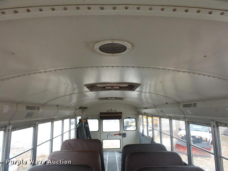 image for item L4641 2000 International 3800 school bus