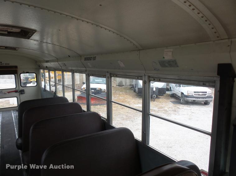 image for item L4641 2000 International 3800 school bus