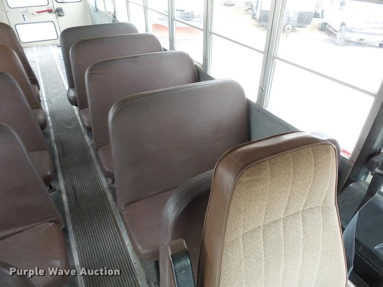 image for item L4641 2000 International 3800 school bus