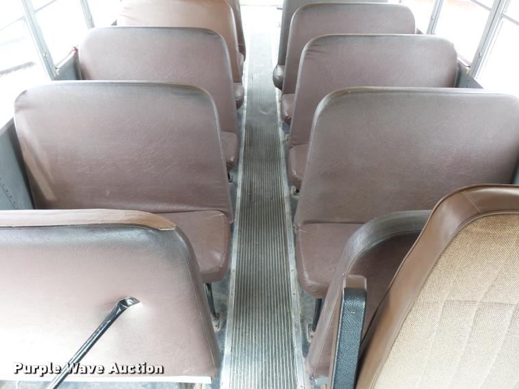 image for item L4641 2000 International 3800 school bus