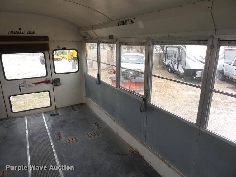 image for item L4641 2000 International 3800 school bus