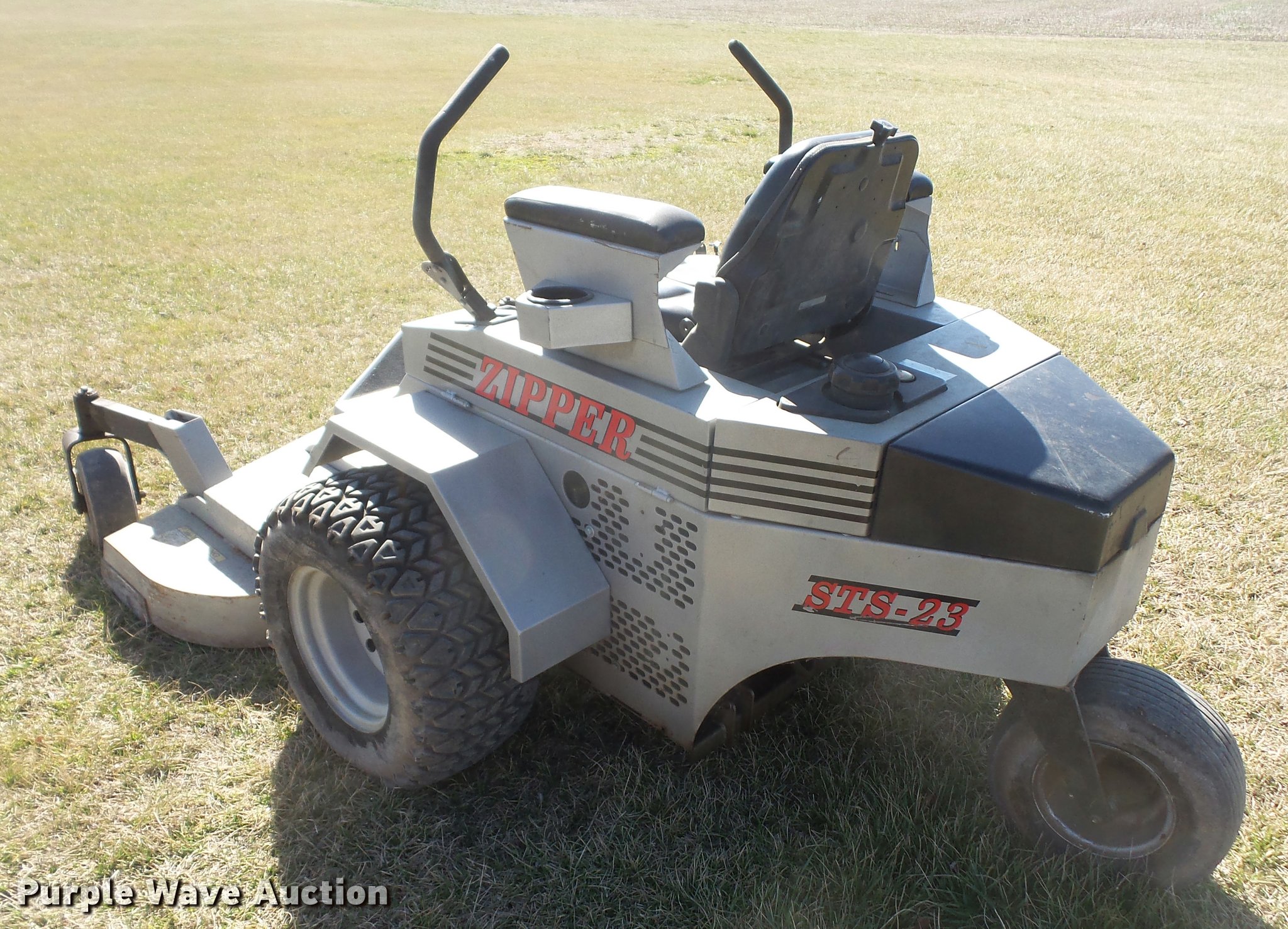 Zipper STS-23 ZTR lawn mower in Eskridge, KS | Item DC9146 sold