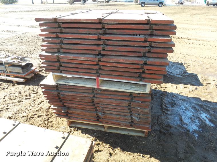 image for item AL9017 4' wall form set