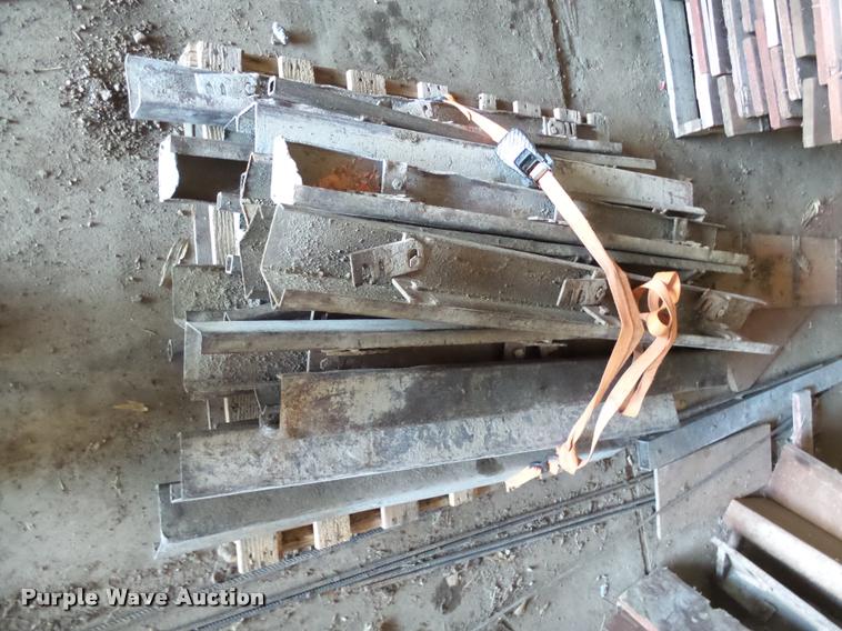 image for item AL9017 4' wall form set