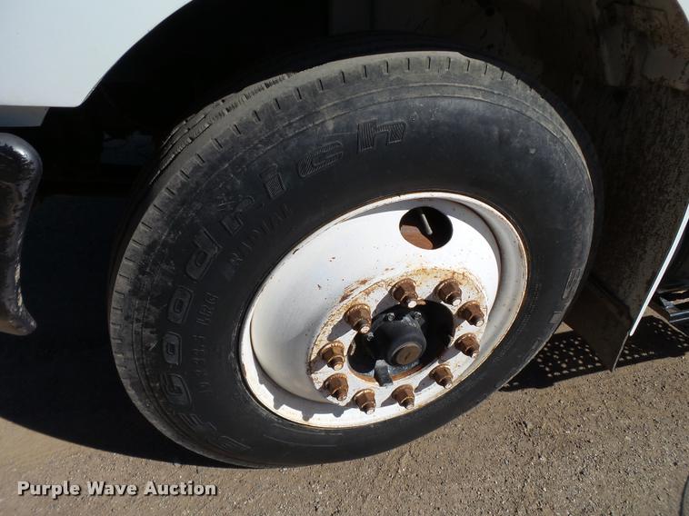 image for item BJ9273 2003 International DuraStar 4300 chemical tank truck