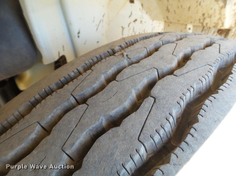 image for item BJ9273 2003 International DuraStar 4300 chemical tank truck