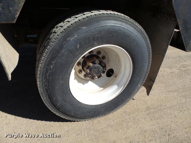 image for item BJ9273 2003 International DuraStar 4300 chemical tank truck