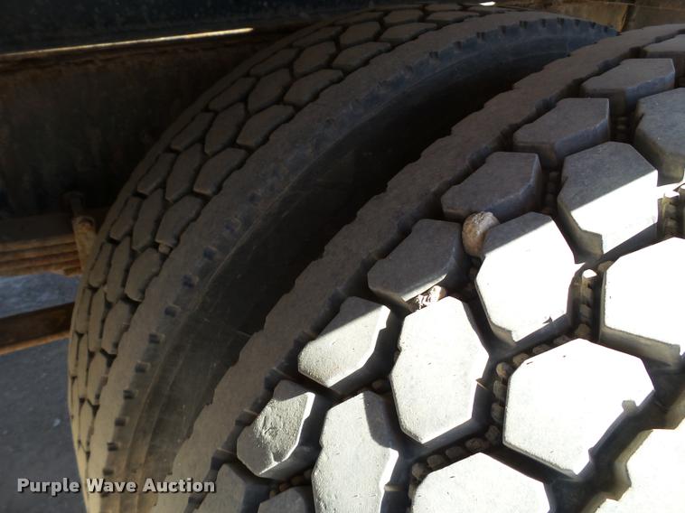 image for item BJ9273 2003 International DuraStar 4300 chemical tank truck