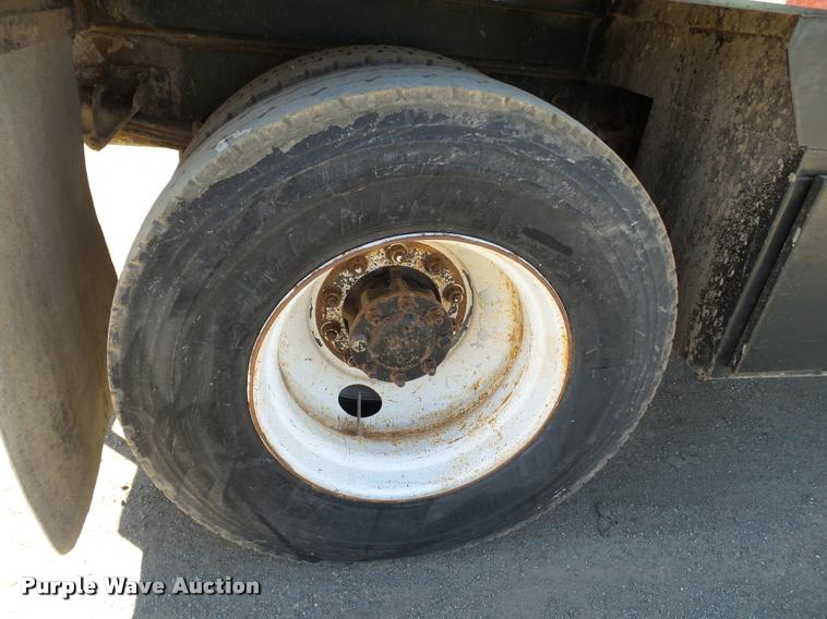 image for item BJ9273 2003 International DuraStar 4300 chemical tank truck