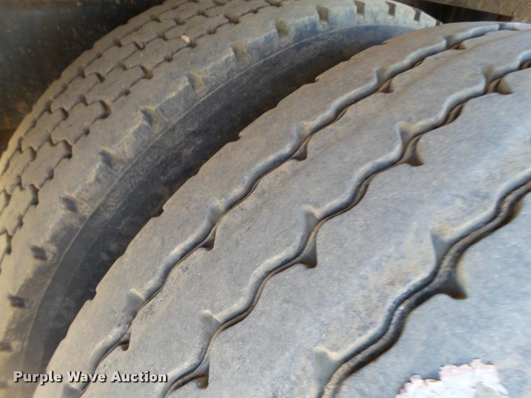 image for item BJ9273 2003 International DuraStar 4300 chemical tank truck