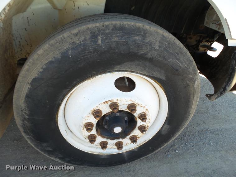 image for item BJ9273 2003 International DuraStar 4300 chemical tank truck