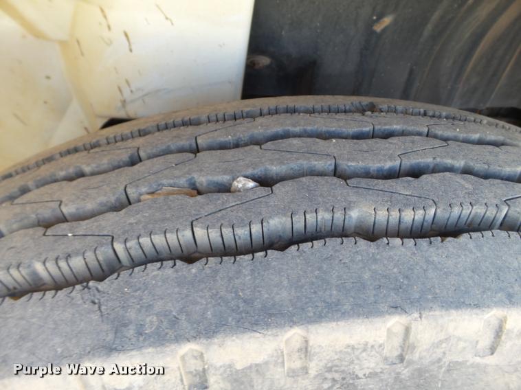 image for item BJ9273 2003 International DuraStar 4300 chemical tank truck