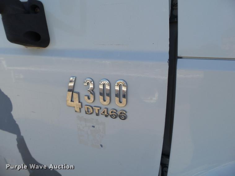 image for item BJ9273 2003 International DuraStar 4300 chemical tank truck
