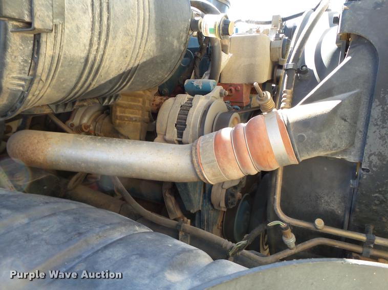 image for item BJ9273 2003 International DuraStar 4300 chemical tank truck