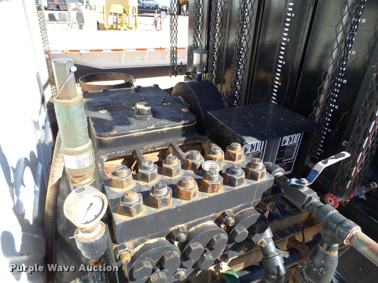 image for item BJ9273 2003 International DuraStar 4300 chemical tank truck