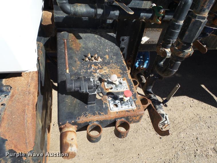 image for item BJ9273 2003 International DuraStar 4300 chemical tank truck