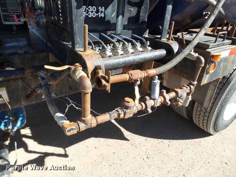 image for item BJ9273 2003 International DuraStar 4300 chemical tank truck