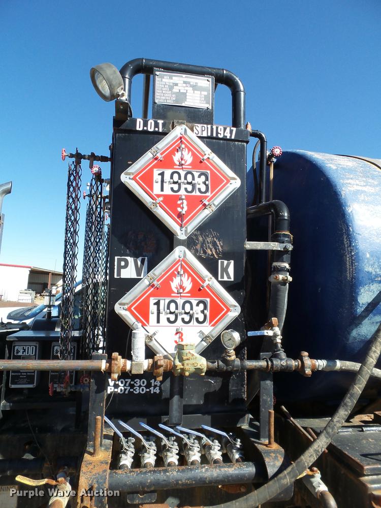 image for item BJ9273 2003 International DuraStar 4300 chemical tank truck