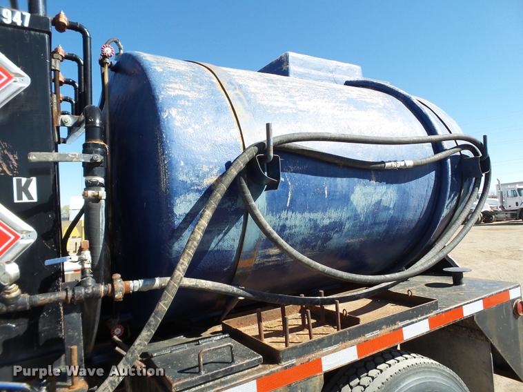 image for item BJ9273 2003 International DuraStar 4300 chemical tank truck